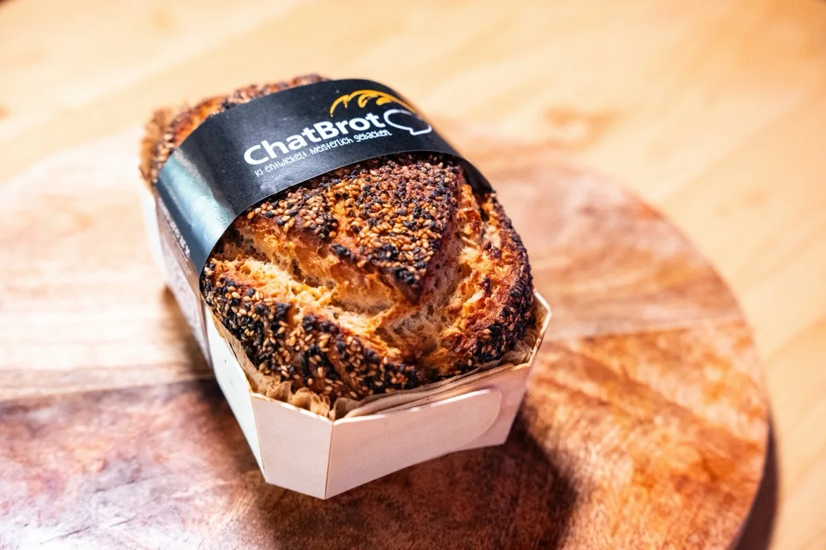 Bäckermeister Ronny bei der Herstellung des ChatBrots – Handwerk trifft KI-Rezeptur